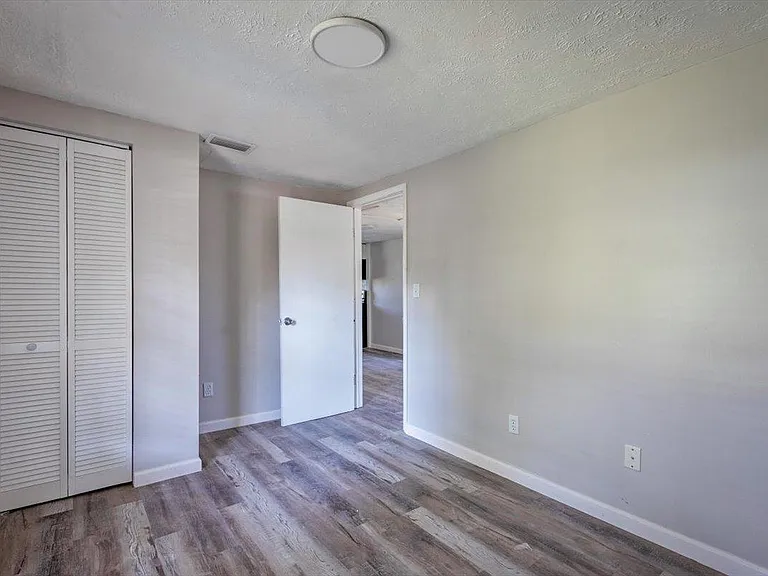 541 New Berlin Rd — Photo 16