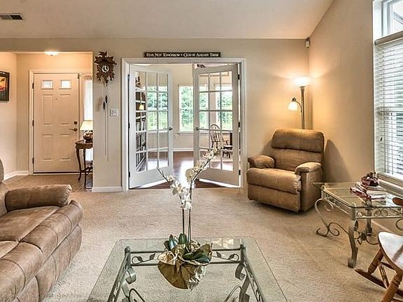 5th image of 2021 Twickerham Ln