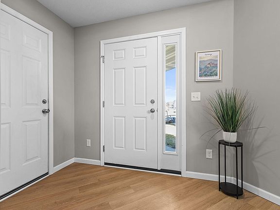4th image of 1311 Balsam Ln