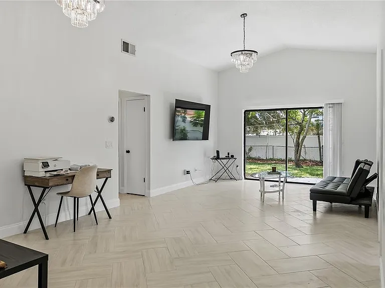 182 Pinewood Cir — Photo 6