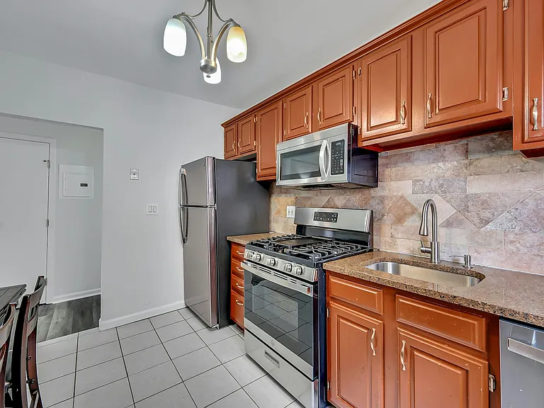 240 Halstead Ave #A3 — Photo 10