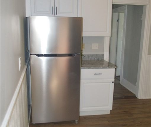 4th image of 556 Church St