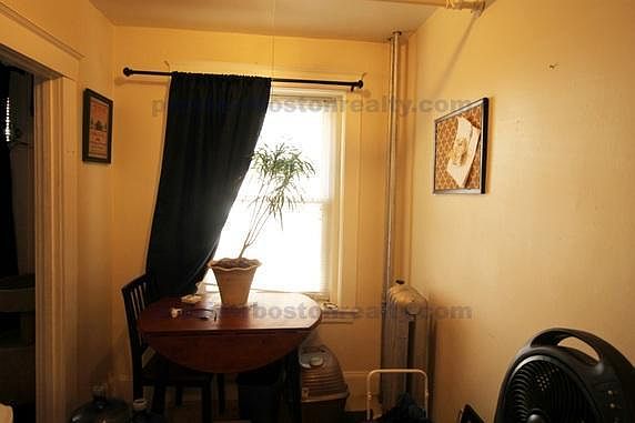 2nd image of 1615 Commonwealth Ave #Cm5