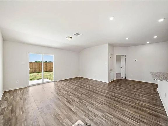 2nd image of 5525 Fox Bluff Dr