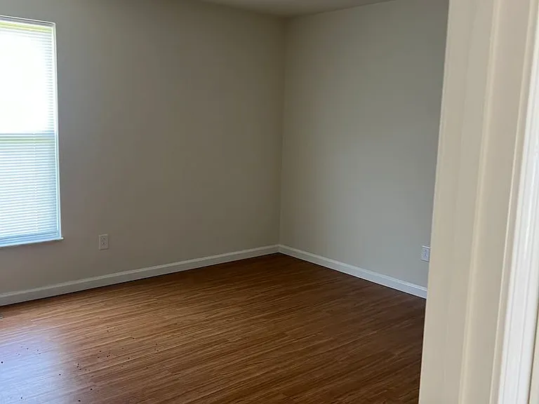 116 Baker St — Photo 10