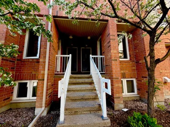 115 Tall Pines Point, Ottawa, ON K2H 1H1