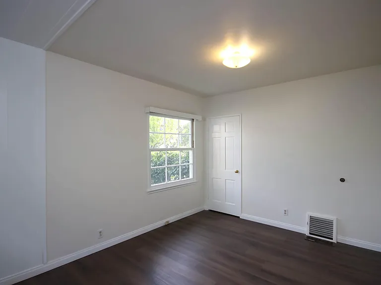 658 N Madison Ave — Photo 16