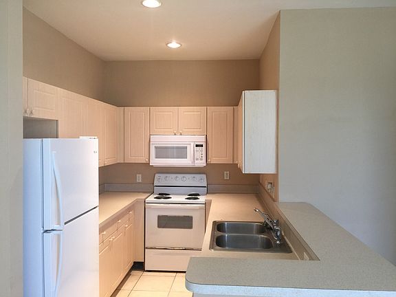 3rd image of 17376 Barbara Dr