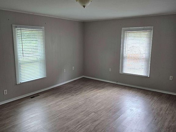 4th image of 2863 Maysville Rd