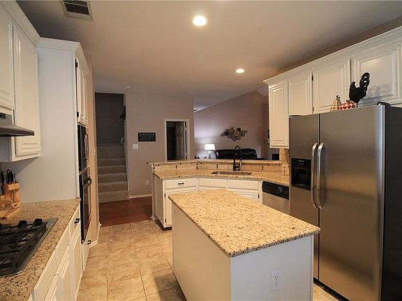 5th image of 508 Lancashire Dr