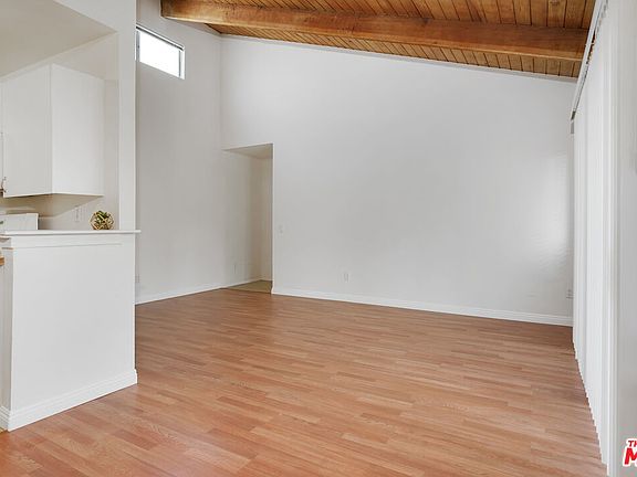 4th image of 18350 Hatteras St APT 263