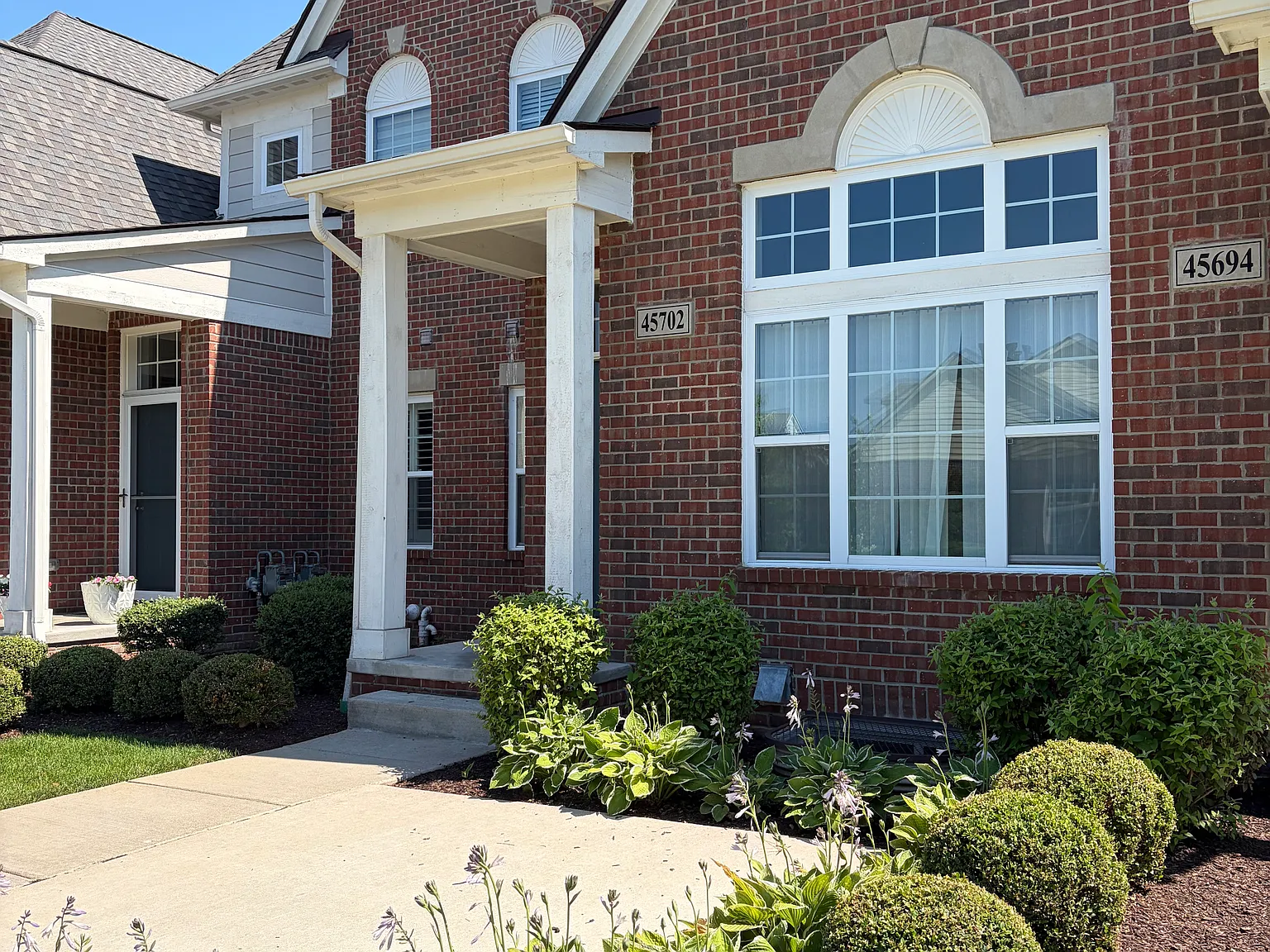 2 bed, 1329 sqft, $2,400 — Photo 3