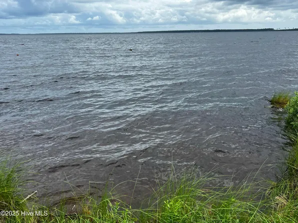 2 E Dowry Crk, Belhaven, NC 27810