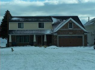 47710 Harbor Dr, Chesterfield, MI 48047