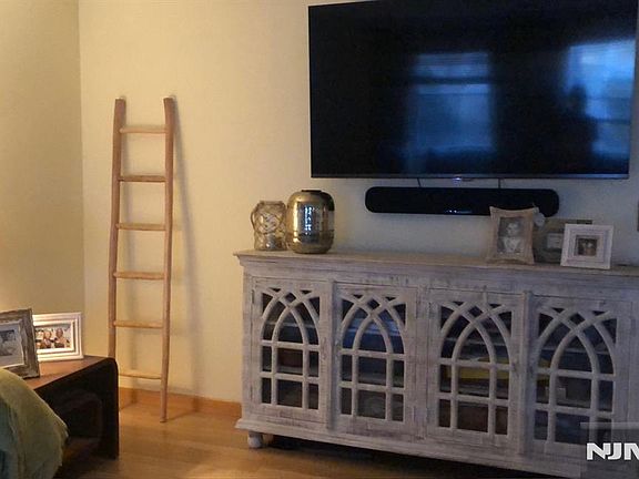 3rd image of 56 Hawthorne Avenue #B