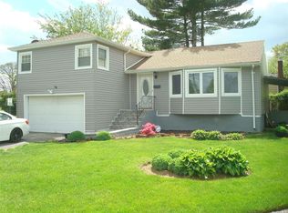 16 Meyer St, Roosevelt, NY 11575