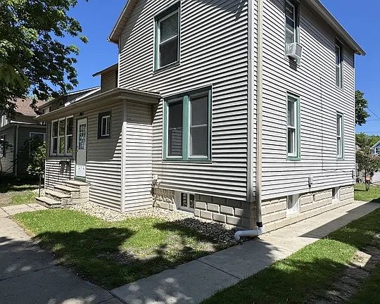 2nd image of 807 Court St