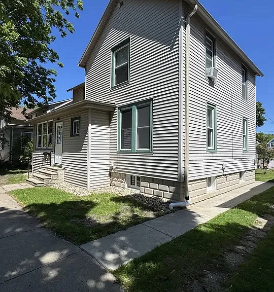 807 Court St — Photo 2