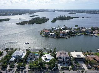 864 Siesta Dr, Sarasota, FL 34242