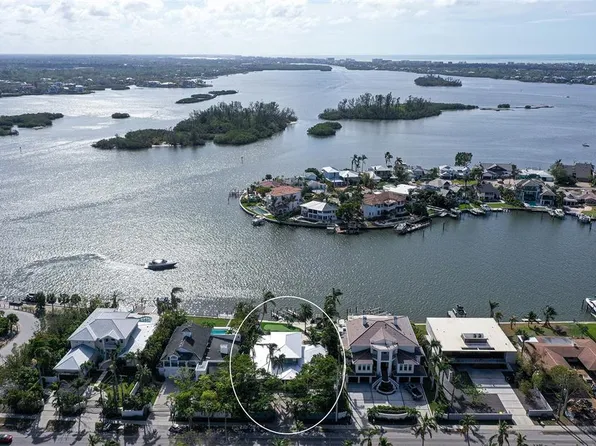 864 Siesta Dr, Sarasota, FL 34242