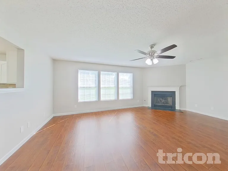5104 Mintvale Dr — Photo 3