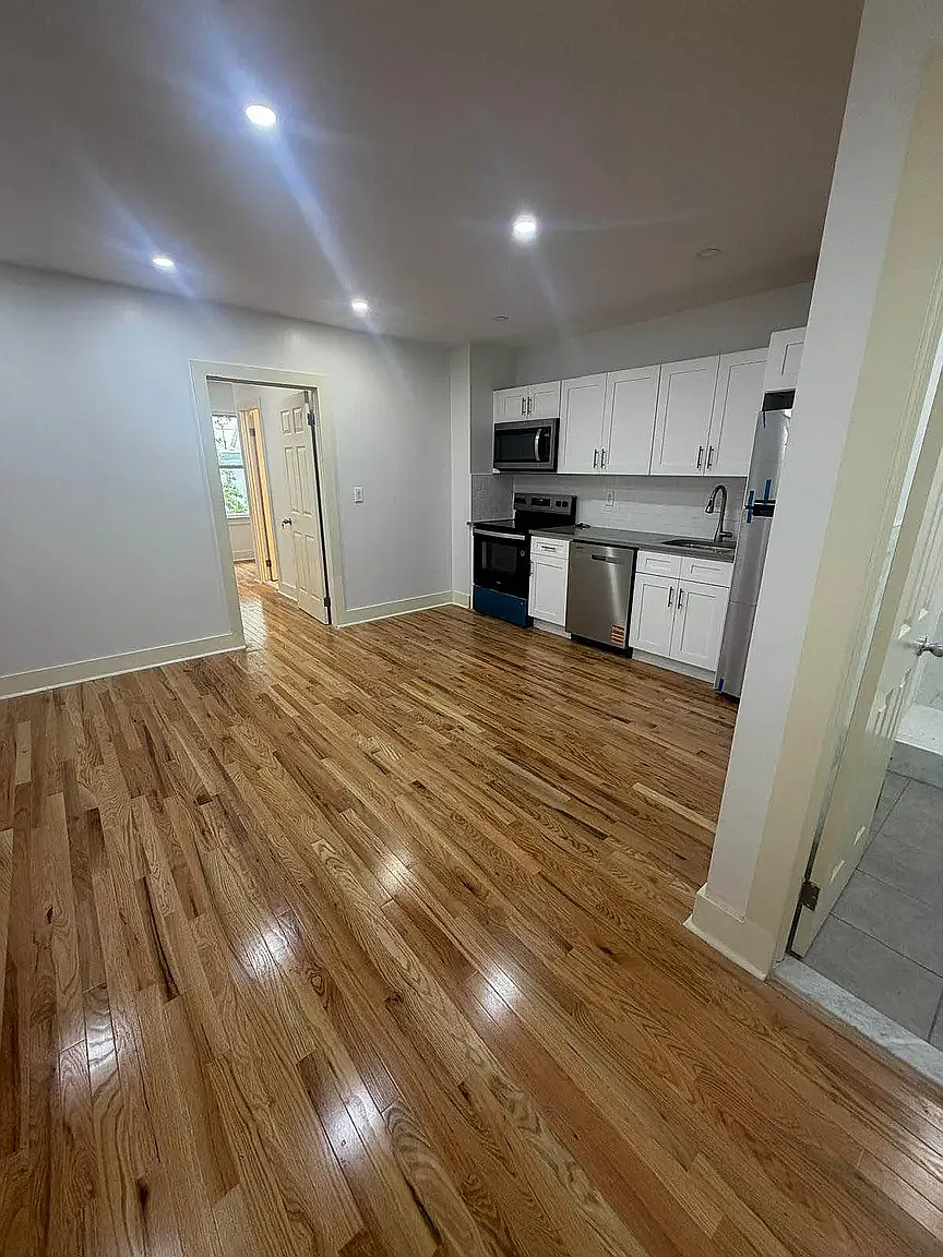 43 Montauk Avenue — Photo 2
