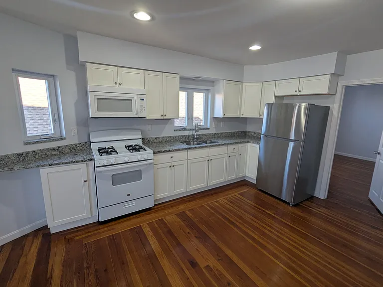 140 Branscomb St #2 — Photo 3