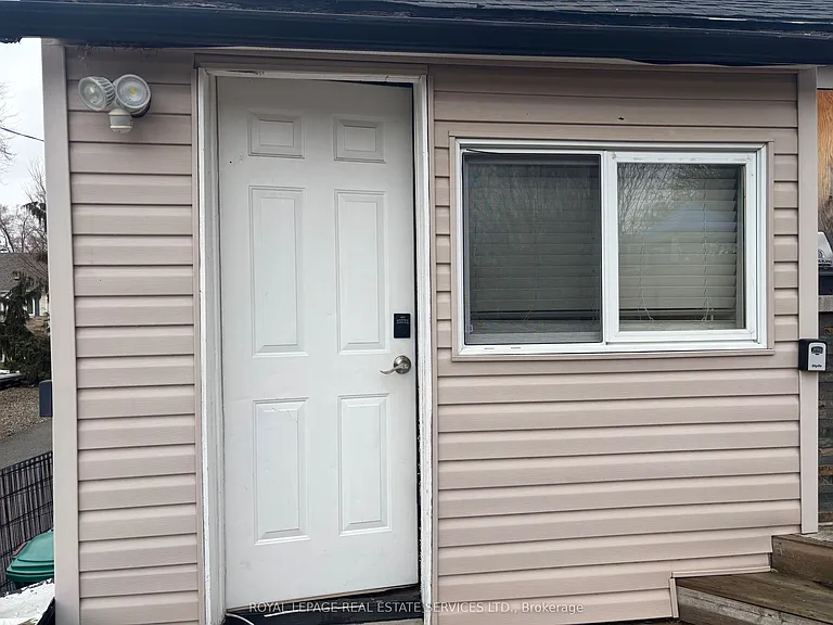6 Sussex Ave — Photo 3