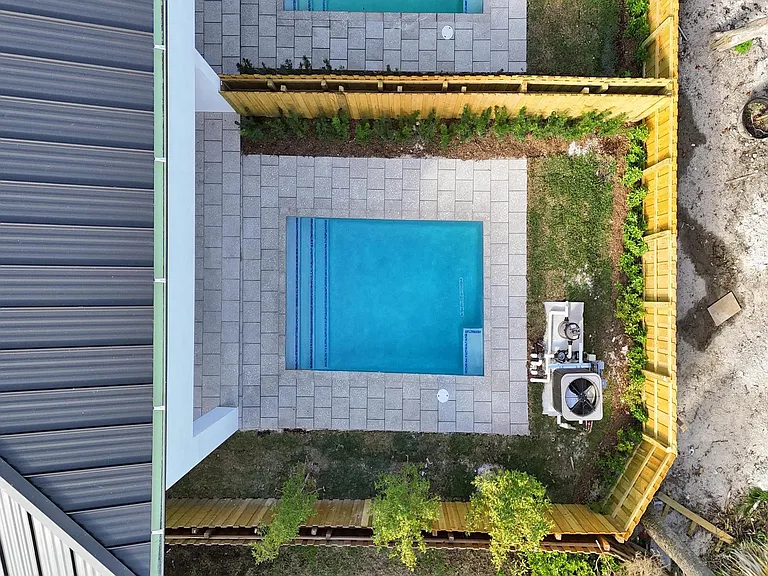 604 SW 7th Ave — Photo 4