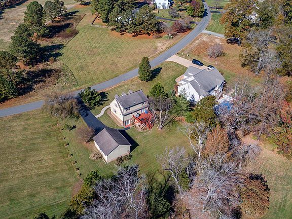 5th image of 104 Woodger Cir