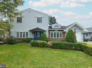 50 Stream Ln, Levittown, PA 19055