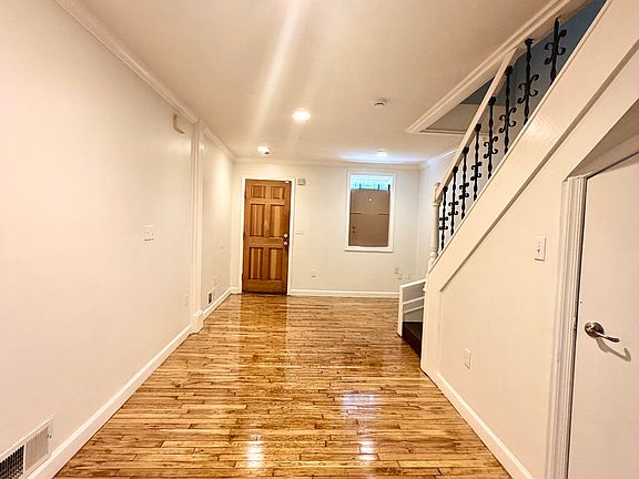 4th image of 1011 Boyd St
