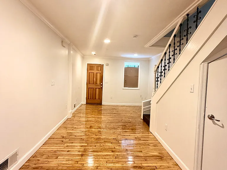 1011 Boyd St — Photo 4
