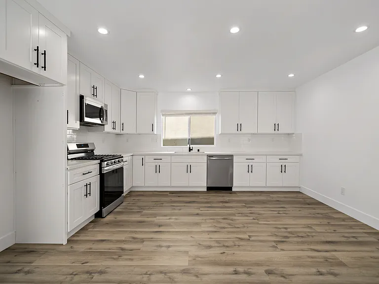 2729 Frankel St #1/2 — Photo 6