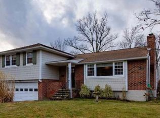 608 Thornhill Dr, Lafayette Hill, PA 19444
