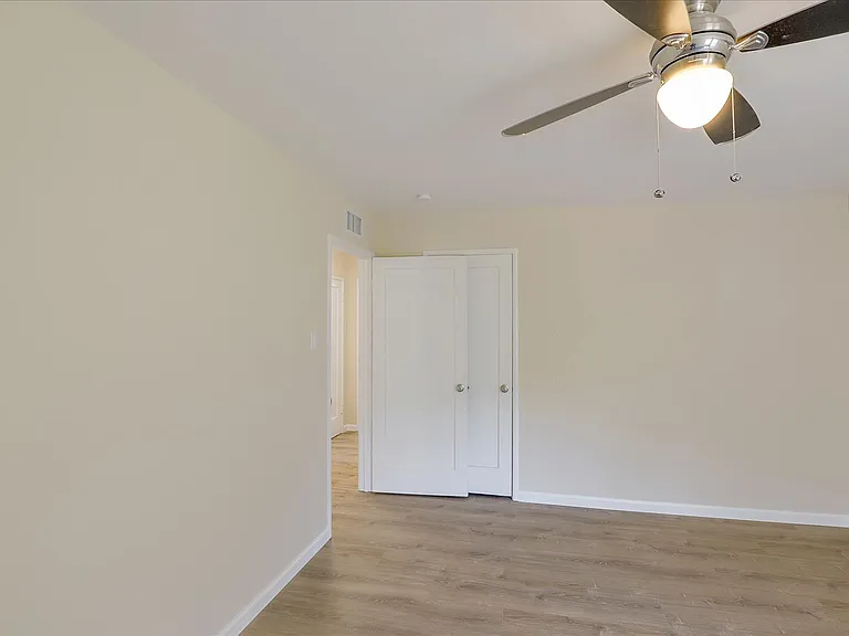 556 Anita Ln — Photo 24