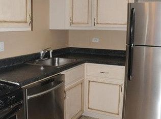 91 Edison Ct APT C, Fox Lake, IL 60020