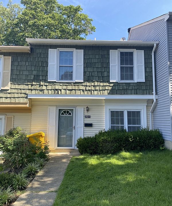 1st image of 1202 Stonewood Ct #1