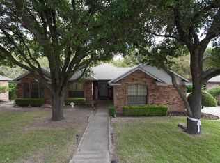 545 Ten Mile Dr, Desoto, TX 75115