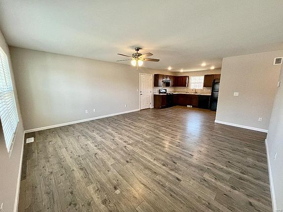 2nd image of 883 Lakeway Dr