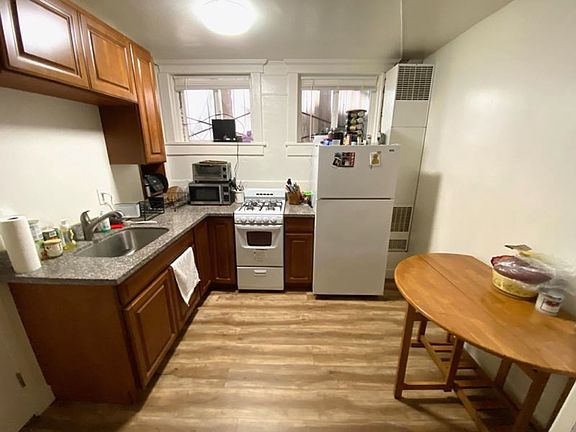 3rd image of 5235 17th Ave NE #6