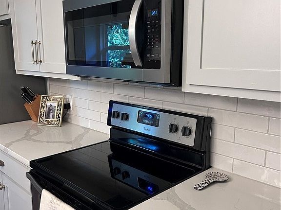 3rd image of 1756 N Creek Ct