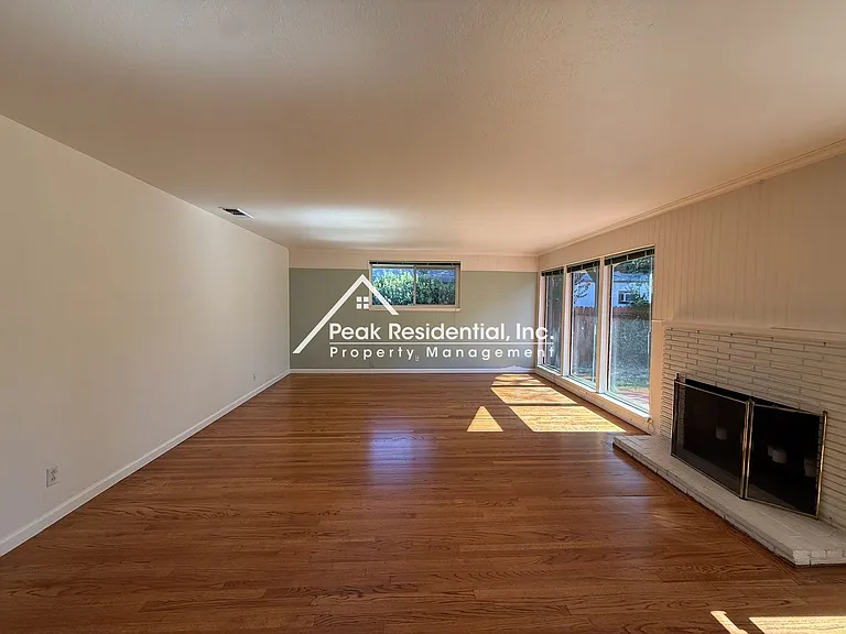 4301 Cottage Way — Photo 7