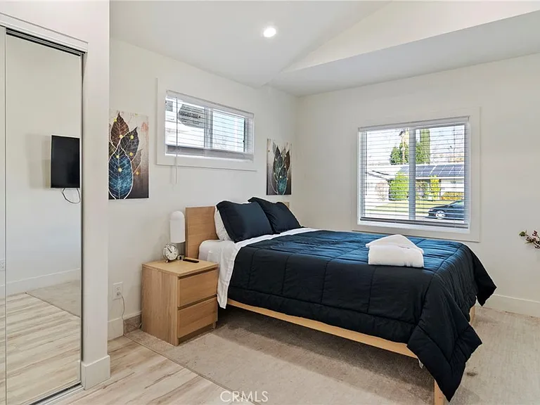 24136 Kittridge St — Photo 24