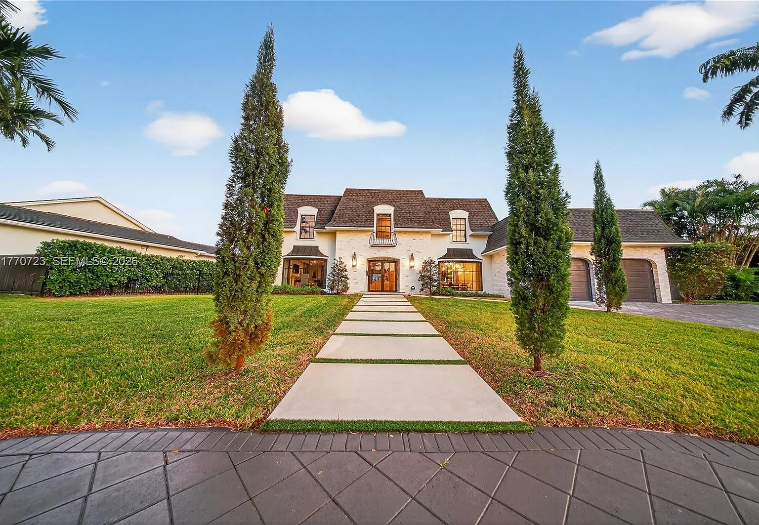 5 bed, 4.5 bath, 3932 sqft, $26,000 — Photo 1