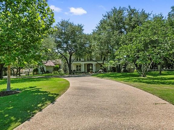 3rd image of 24 Club Estates Pkwy