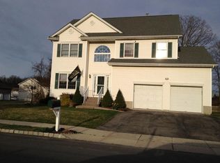 2301 Pioneer Trl, New Windsor, NY 12553