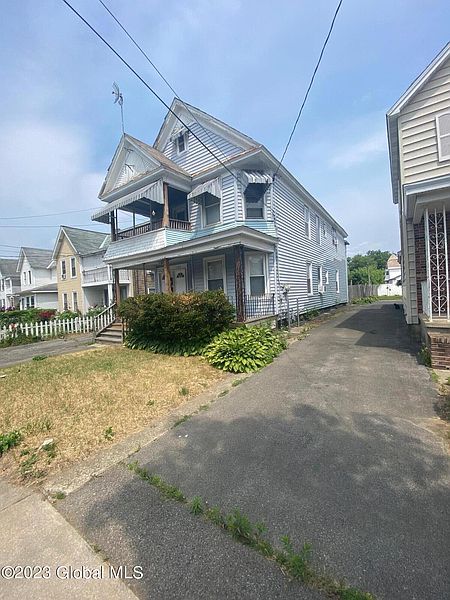 3rd image of 1316 4th Ave