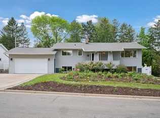 2837 Lakeview Ave, Roseville, MN 55113