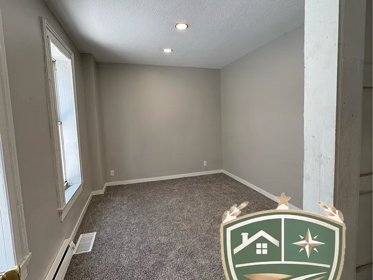 624 Walnut St #1 — Photo 5